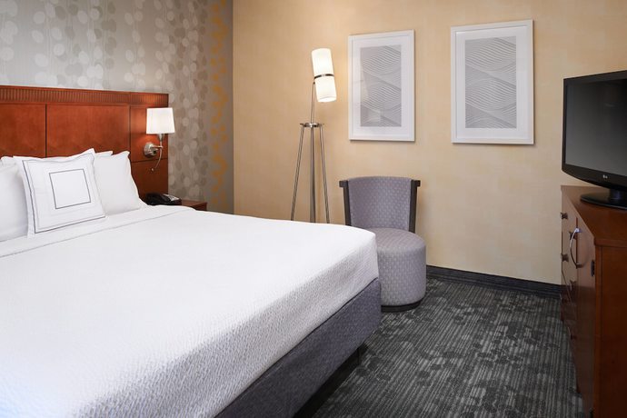 Imagen de la habitación del Hotel Courtyard By Marriott Chicago Deerfield. Foto 4