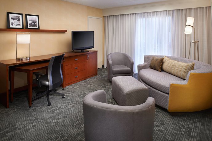 Imagen de la habitación del Hotel Courtyard By Marriott Chicago Deerfield. Foto 5