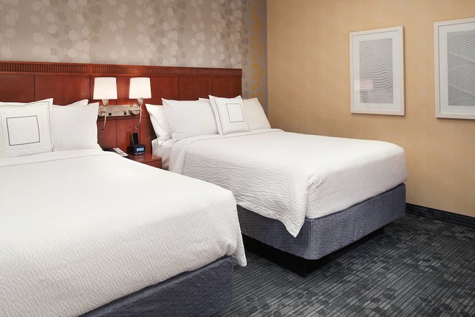 Imagen de la habitación del Hotel Courtyard By Marriott Chicago Deerfield. Foto 9