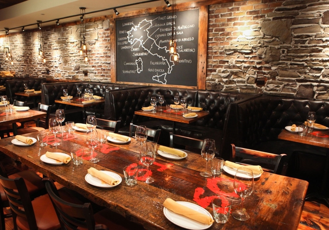 Imagen del bar/restaurante del Hotel Courtyard By Marriott Chicago Downtown River North. Foto 2