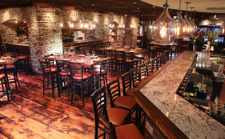 Imagen del bar/restaurante del Hotel Courtyard By Marriott Chicago Downtown River North. Foto 3