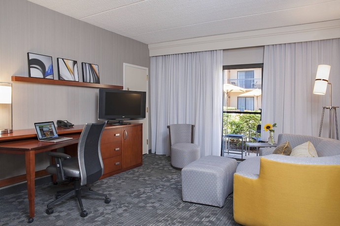 Imagen de la habitación del Hotel Courtyard By Marriott Chicago Glenview/northbrook. Foto 15