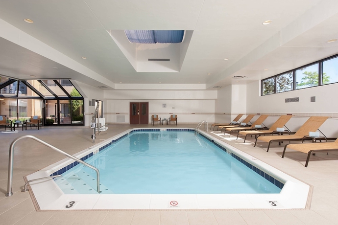Imagen de la piscina del Hotel Courtyard By Marriott Chicago Glenview/northbrook. Foto 19