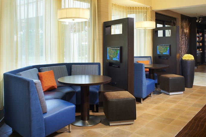 Imagen de los interiores del Hotel Courtyard By Marriott Chicago Lincolnshire. Foto 6