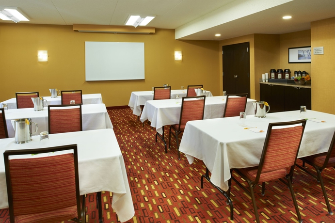 Imagen de los interiores del Hotel Courtyard By Marriott Chicago Lincolnshire. Foto 7