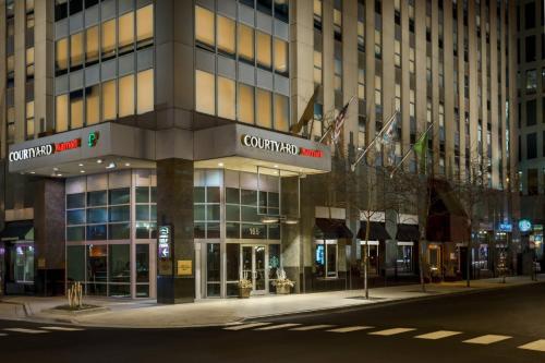 Imagen general del Hotel Courtyard By Marriott Chicago Magnificent Mile. Foto 1