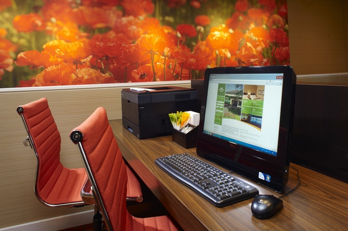 Imagen de los interiores del Hotel Courtyard By Marriott Chicago Naperville. Foto 11