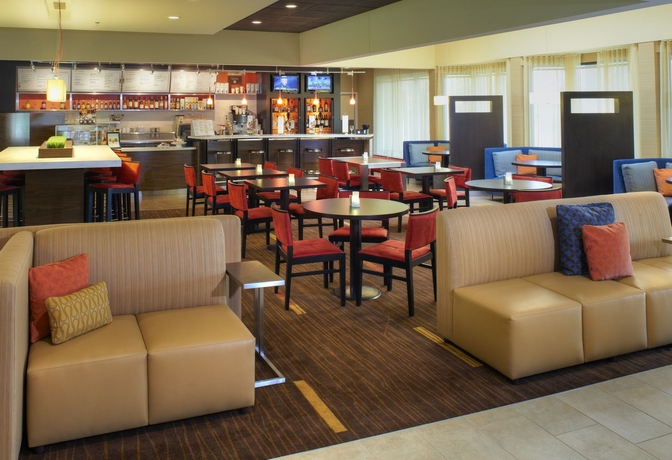 Imagen del bar/restaurante del Hotel Courtyard By Marriott Chicago Naperville. Foto 3