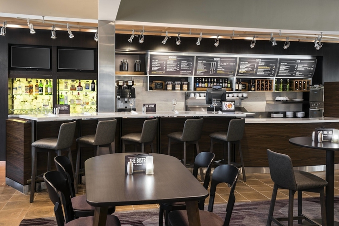 Imagen del bar/restaurante del Hotel Courtyard By Marriott Chicago O'hare. Foto 6