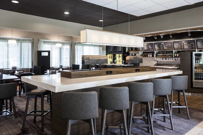 Imagen del bar/restaurante del Hotel Courtyard By Marriott Chicago O'hare. Foto 7