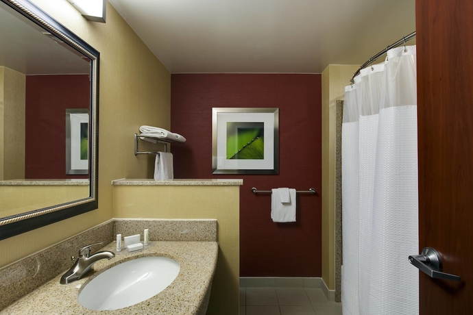 Imagen de la habitación del Hotel Courtyard By Marriott Chicago Schaumburg/woodfield Mall. Foto 11