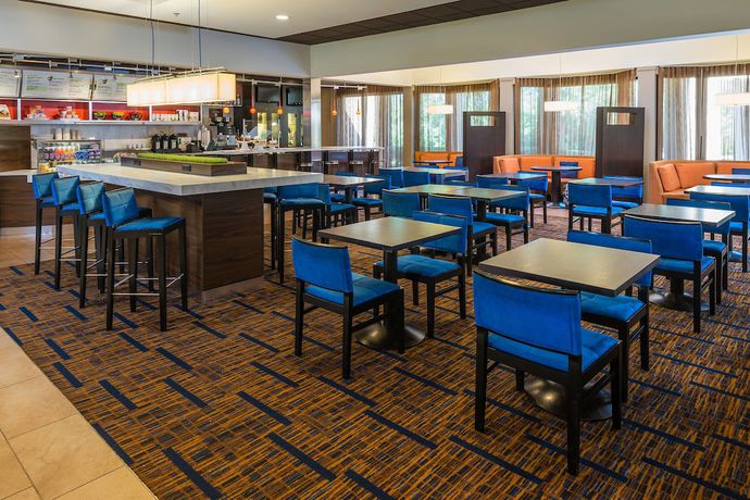 Imagen del bar/restaurante del Hotel Courtyard By Marriott Chicago Wood Dale. Foto 3