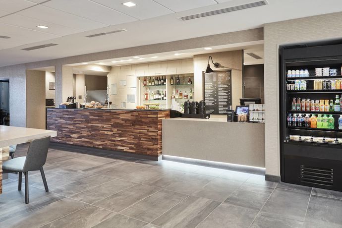 Imagen del bar/restaurante del Hotel Courtyard By Marriott Cincinnati Airport South/florence. Foto 9