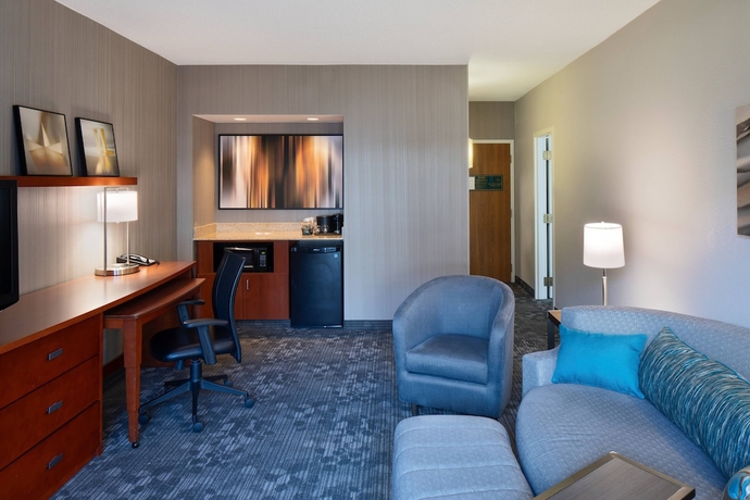 Imagen de la habitación del Hotel Courtyard By Marriott Cincinnati Blue Ash. Foto 4