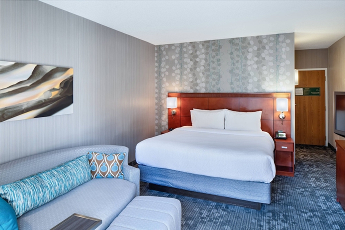 Imagen de la habitación del Hotel Courtyard By Marriott Cincinnati Blue Ash. Foto 5