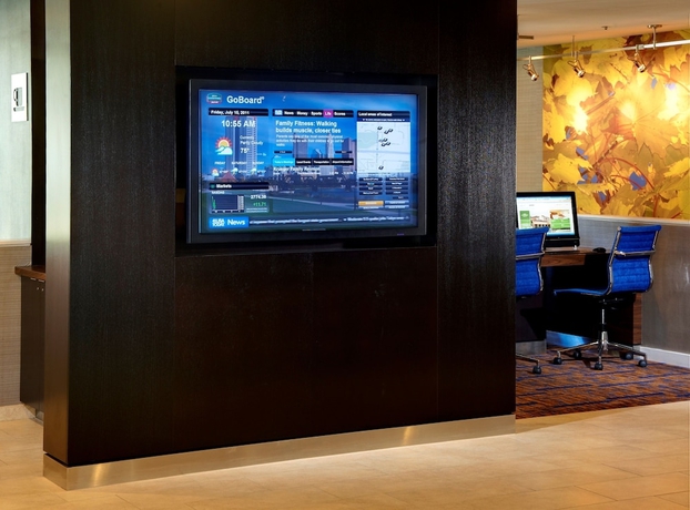 Imagen de los interiores del Hotel Courtyard By Marriott Cincinnati Blue Ash. Foto 13