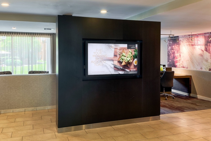 Imagen de los interiores del Hotel Courtyard By Marriott Cincinnati Blue Ash. Foto 16