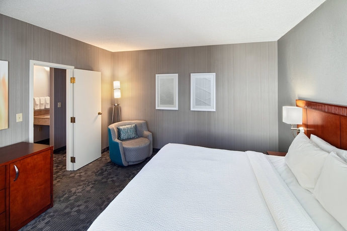 Imagen de la habitación del Hotel Courtyard By Marriott Cincinnati Blue Ash. Foto 9