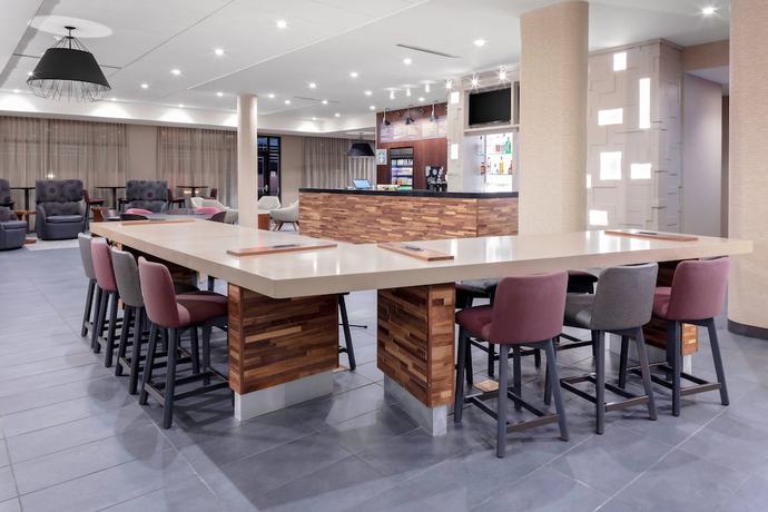 Imagen del bar/restaurante del Hotel Courtyard By Marriott Cincinnati Mason. Foto 5