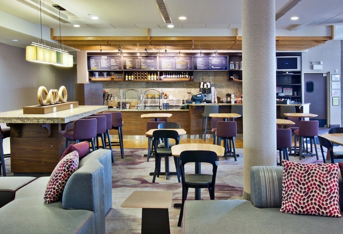 Imagen del bar/restaurante del Hotel Courtyard By Marriott Clarksville. Foto 6