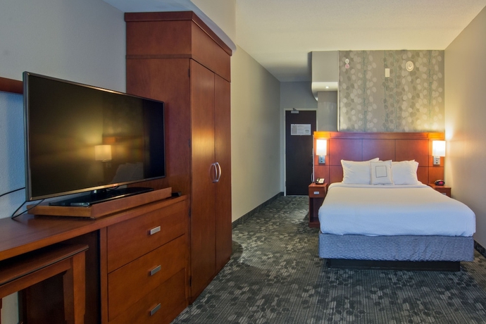 Imagen de la habitación del Hotel Courtyard By Marriott Clarksville. Foto 14