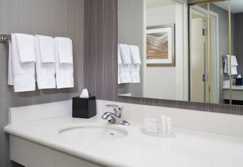 Imagen de la habitación del Hotel Courtyard By Marriott Cleveland Airport North. Foto 6