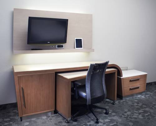 Imagen de la habitación del Hotel Courtyard By Marriott Cleveland Airport North. Foto 7
