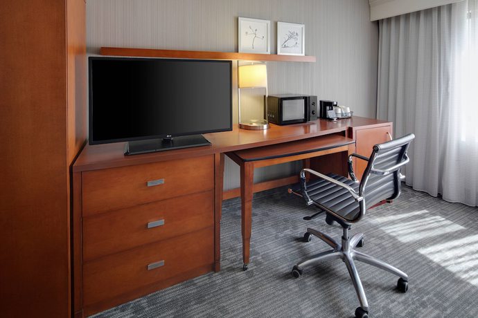 Imagen de la habitación del Hotel Courtyard By Marriott Cleveland Beachwood. Foto 2