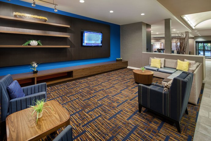 Imagen de los interiores del Hotel Courtyard By Marriott Cleveland Beachwood. Foto 14