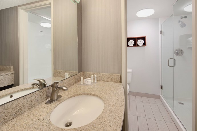 Imagen de la habitación del Hotel Courtyard By Marriott Cleveland Beachwood. Foto 6