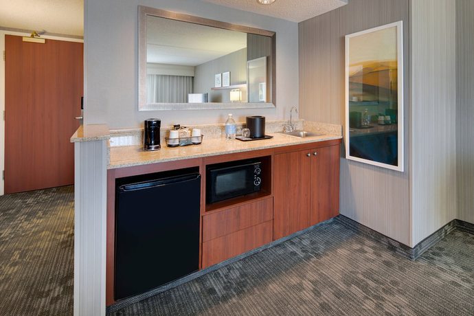 Imagen de la habitación del Hotel Courtyard By Marriott Cleveland Beachwood. Foto 11