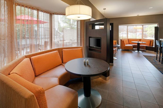 Imagen de los interiores del Hotel Courtyard By Marriott Cleveland Beachwood. Foto 19