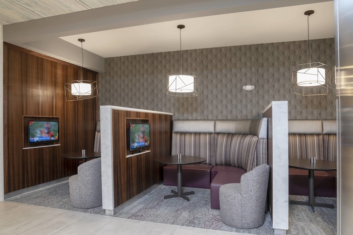Imagen del bar/restaurante del Hotel Courtyard By Marriott Cleveland Elyria. Foto 3