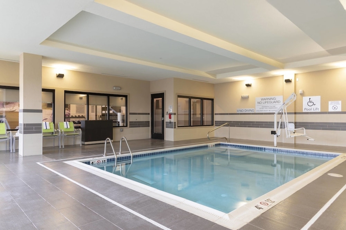 Imagen de la piscina del Hotel Courtyard By Marriott Cleveland Elyria. Foto 18