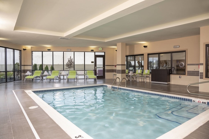 Imagen de la piscina del Hotel Courtyard By Marriott Cleveland Elyria. Foto 19