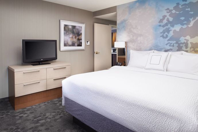 Imagen de la habitación del Hotel Courtyard By Marriott Cleveland Independence. Foto 15