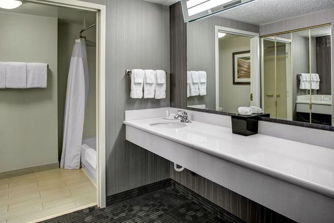 Imagen de la habitación del Hotel Courtyard By Marriott Cleveland Westlake. Foto 15