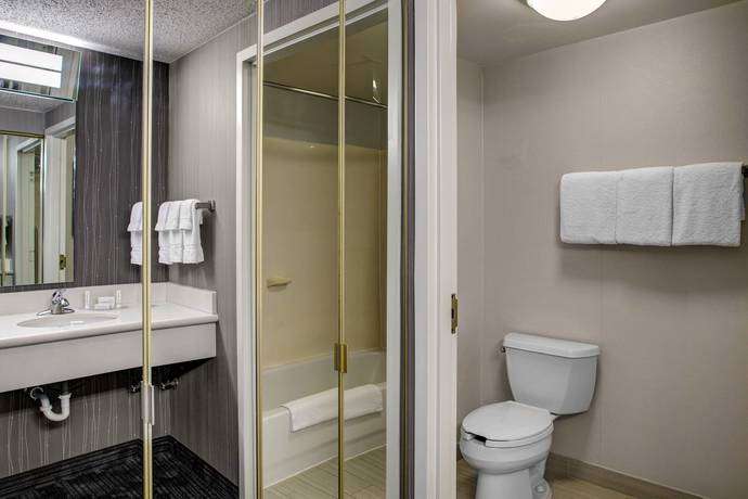 Imagen de la habitación del Hotel Courtyard By Marriott Cleveland Westlake. Foto 17