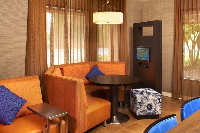 Imagen del bar/restaurante del Hotel Courtyard By Marriott Cleveland Westlake. Foto 2