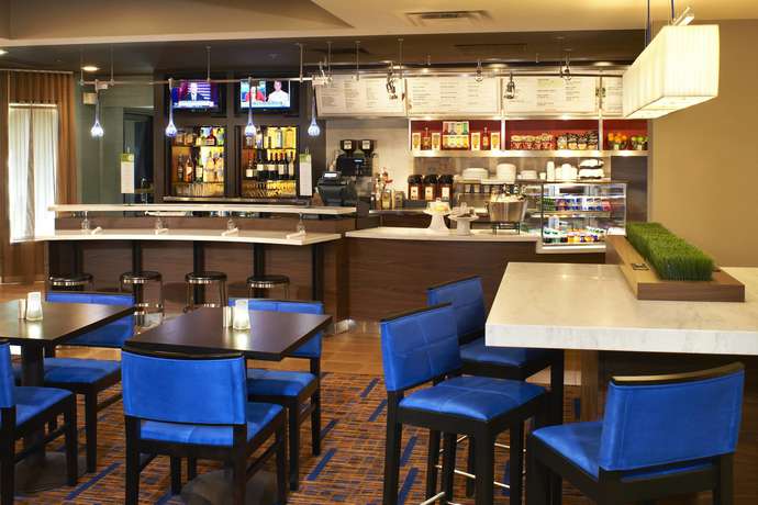 Imagen del bar/restaurante del Hotel Courtyard By Marriott Cleveland Westlake. Foto 3