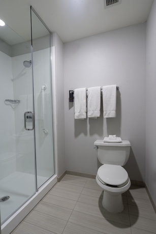 Imagen de la habitación del Hotel Courtyard By Marriott Cleveland Willoughby. Foto 13