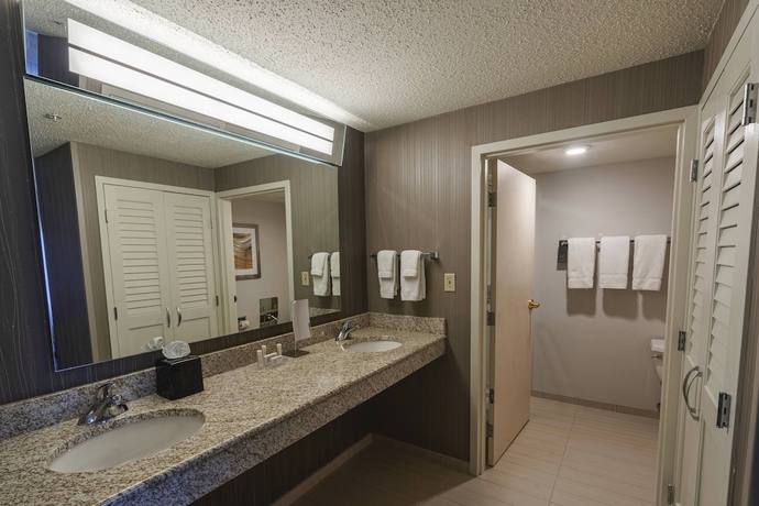 Imagen de la habitación del Hotel Courtyard By Marriott Cleveland Willoughby. Foto 16