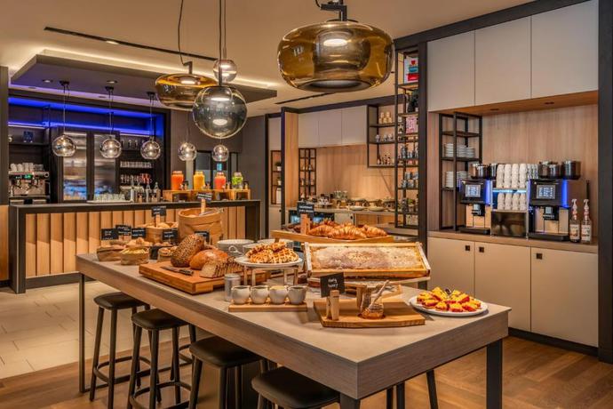 Imagen del bar/restaurante del Hotel Courtyard By Marriott Cologne. Foto 6