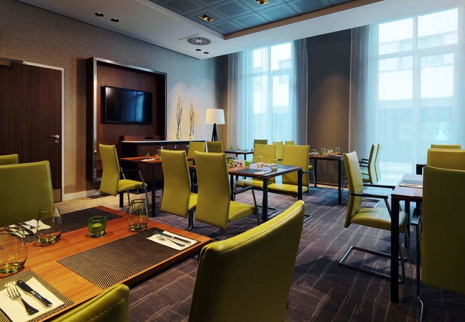 Imagen del bar/restaurante del Hotel Courtyard By Marriott Cologne. Foto 3