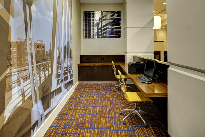 Imagen de los interiores del Hotel Courtyard By Marriott Columbus Downtown. Foto 9