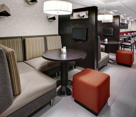 Imagen del bar/restaurante del Hotel Courtyard By Marriott Columbus Downtown. Foto 2