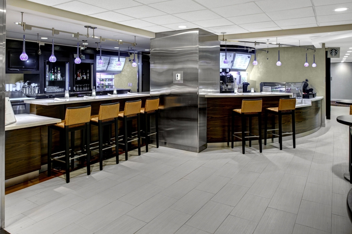 Imagen del bar/restaurante del Hotel Courtyard By Marriott Columbus Downtown. Foto 3