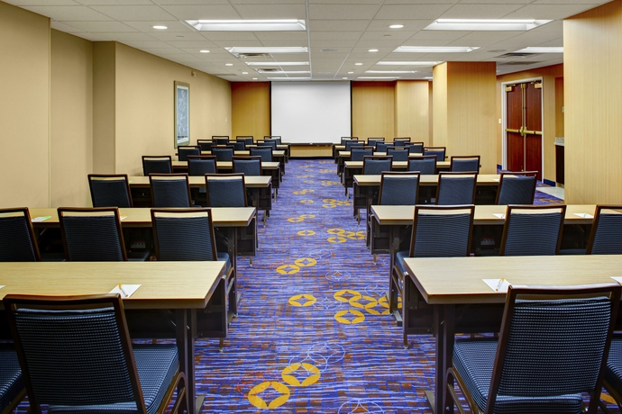 Imagen de los interiores del Hotel Courtyard By Marriott Columbus Downtown. Foto 15