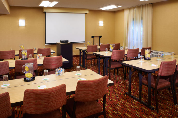 Imagen de los interiores del Hotel Courtyard By Marriott Columbus Dublin. Foto 13