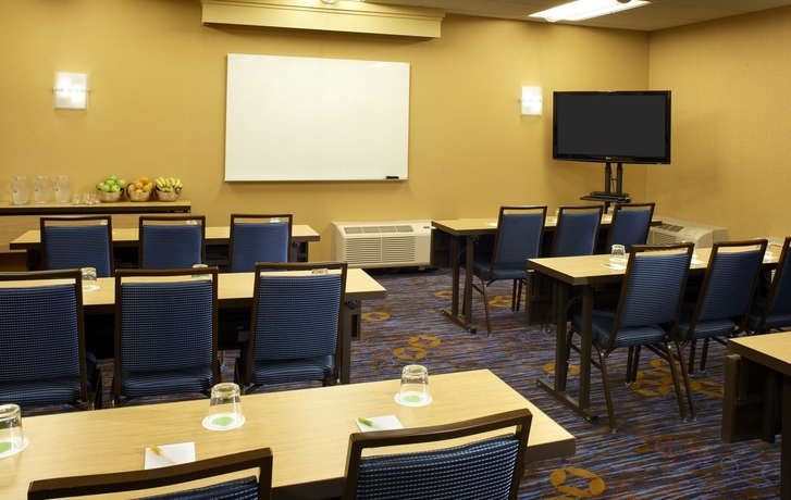 Imagen de los interiores del Hotel Courtyard By Marriott Columbus Worthington. Foto 14